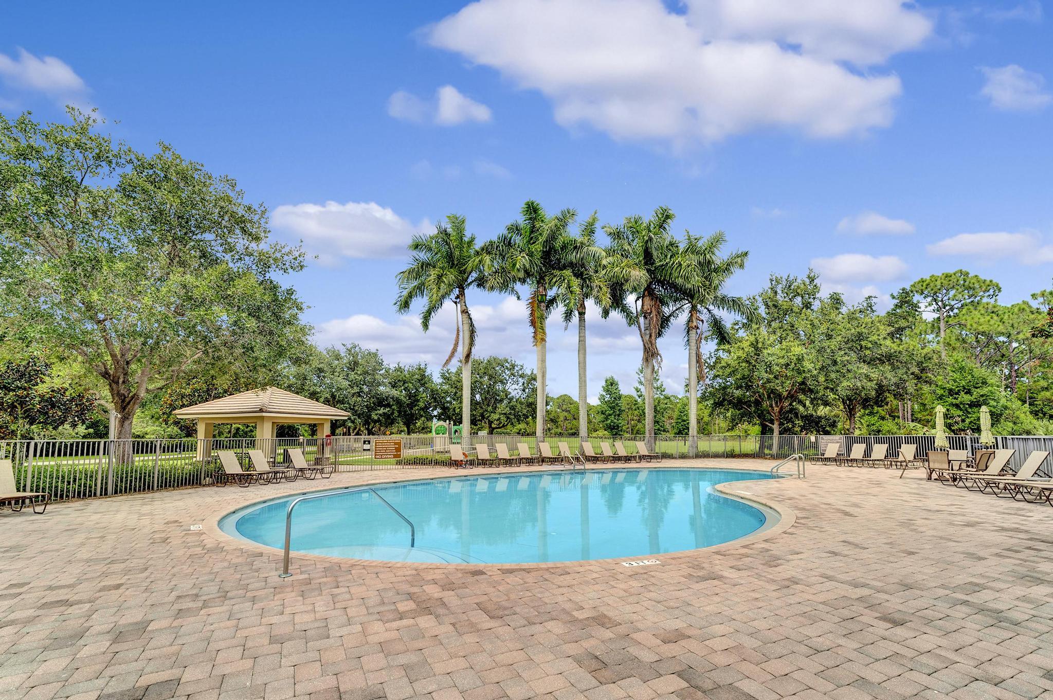 556 SW Sea Green Street