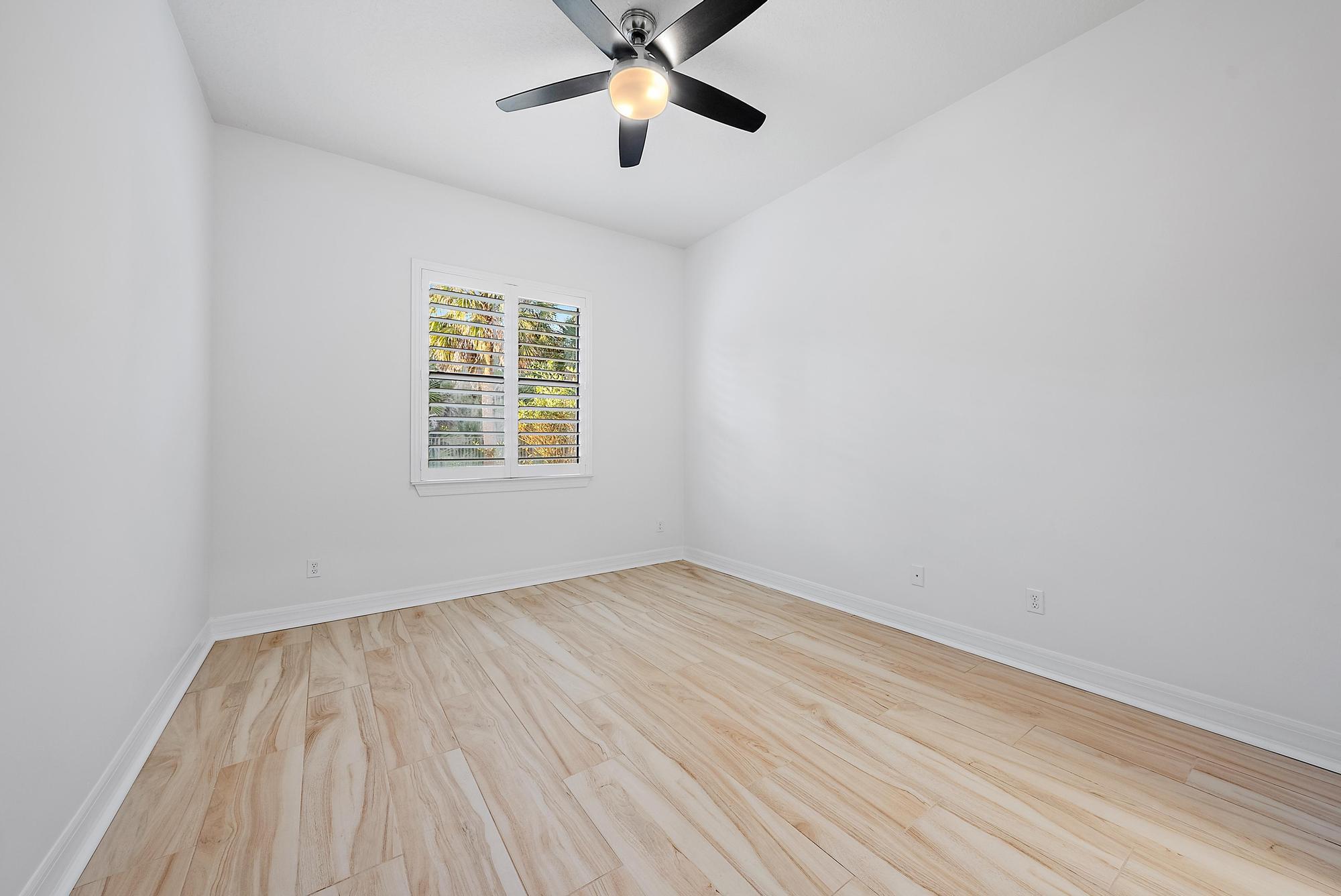 556 SW Sea Green Street