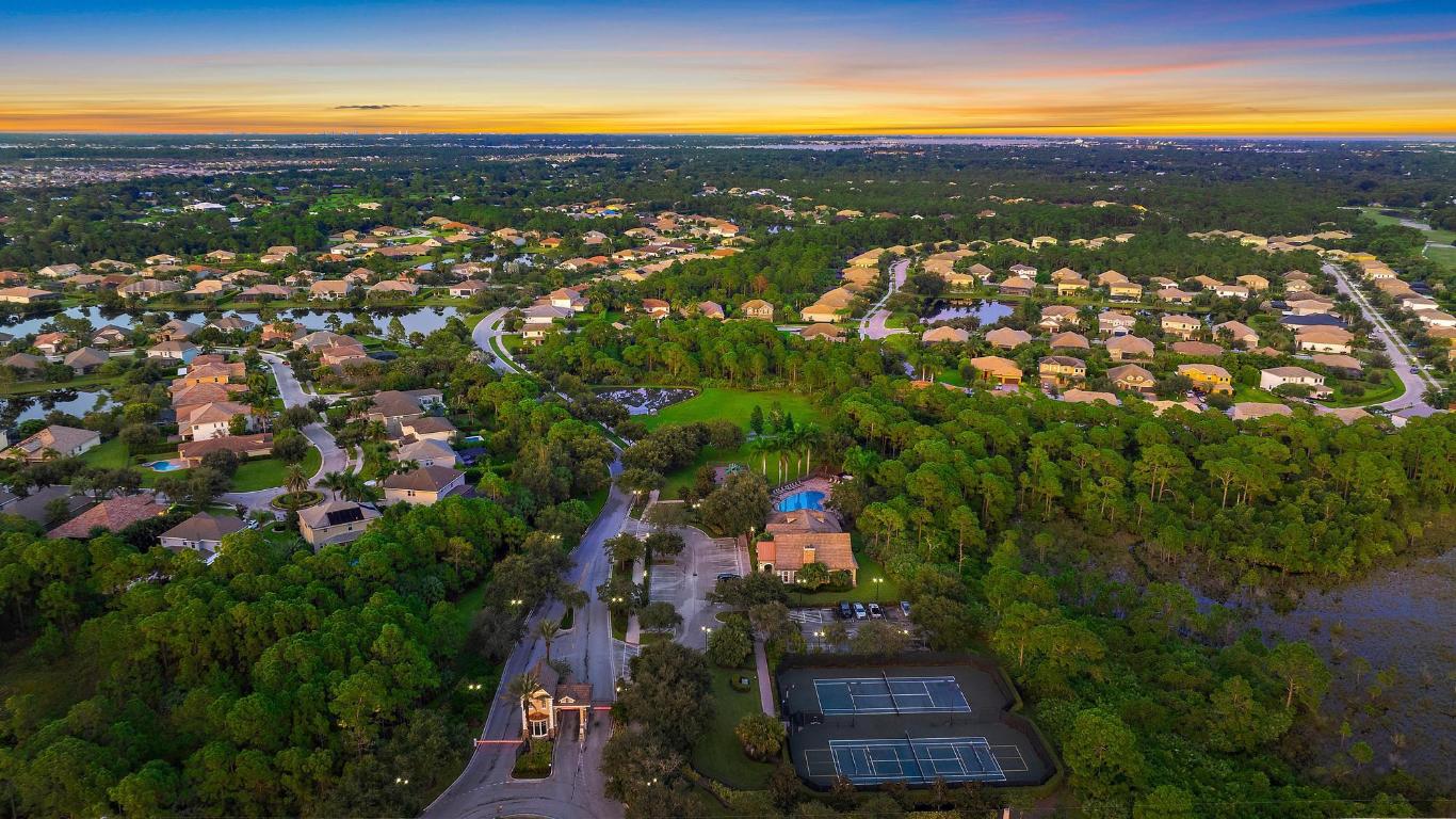 556 SW Sea Green Street