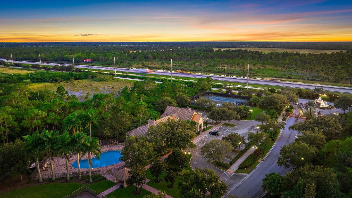 556 SW Sea Green Street