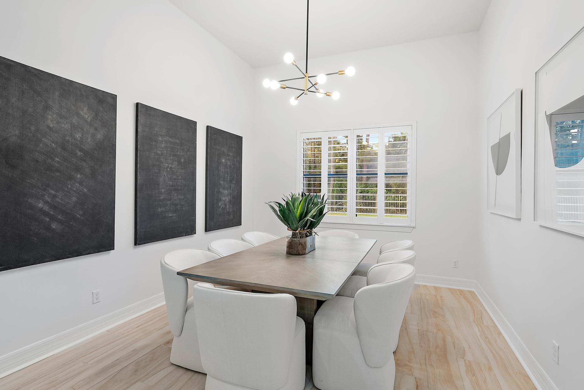 556 SW Sea Green Street