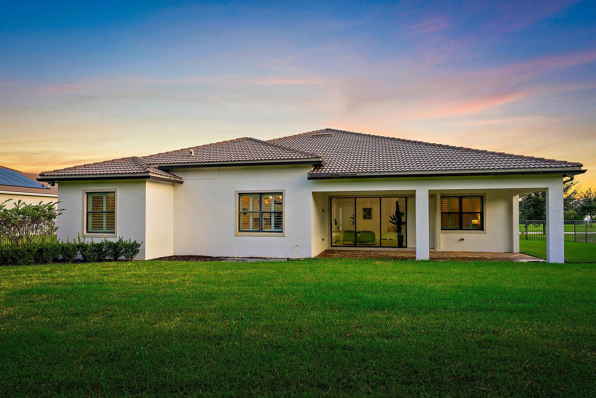 556 SW Sea Green Street