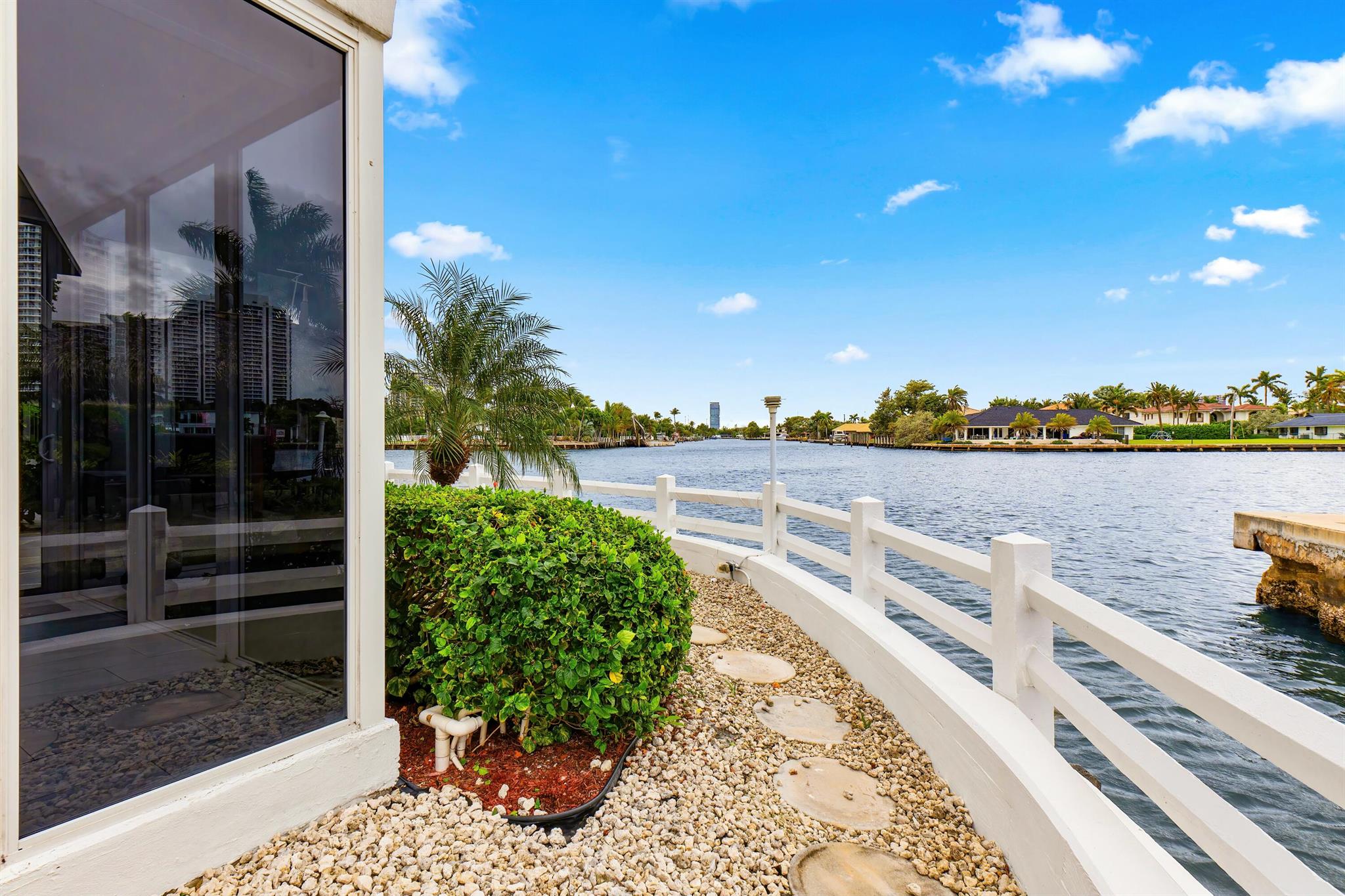 3209 S Ocean Drive 1-G