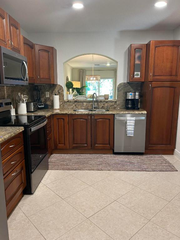 12768 Westhampton Circle