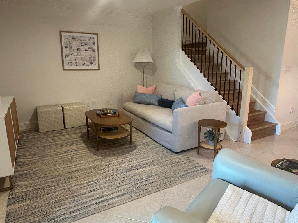 12768 Westhampton Circle