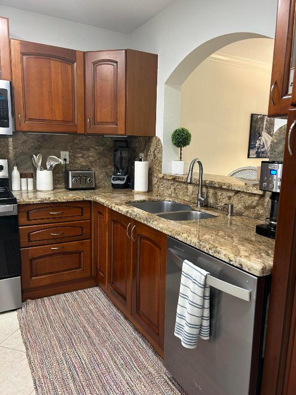 12768 Westhampton Circle