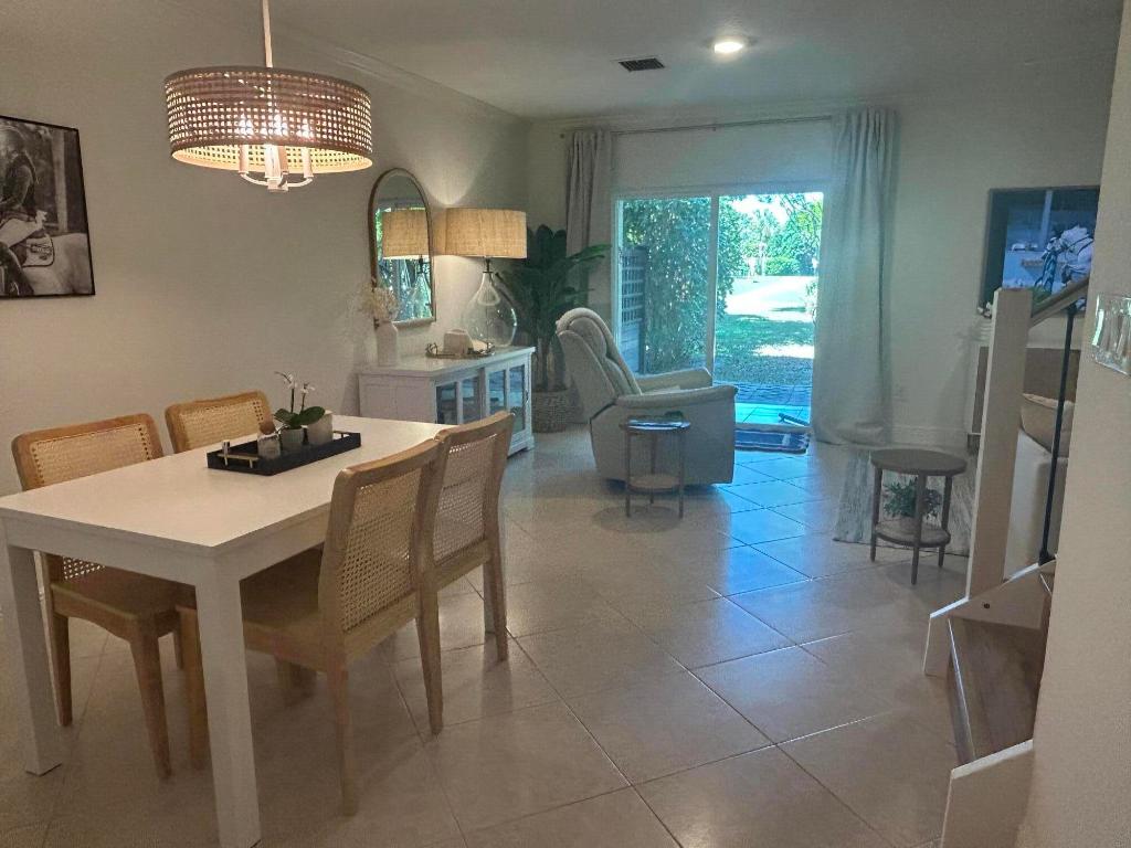 12768 Westhampton Circle