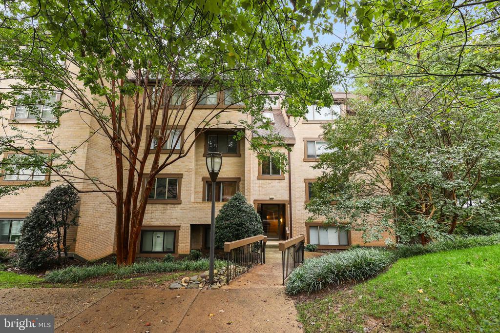 1656 PARKCREST CIRCLE 200