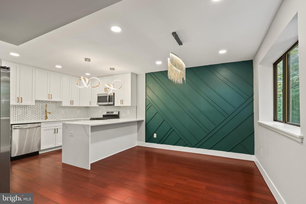 1656 PARKCREST CIRCLE 200