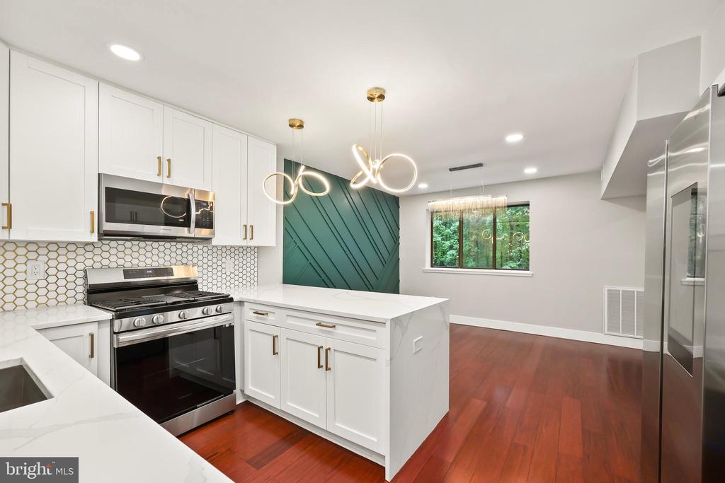 1656 PARKCREST CIRCLE 200