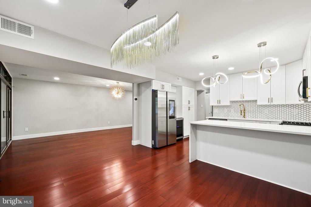 1656 PARKCREST CIRCLE 200