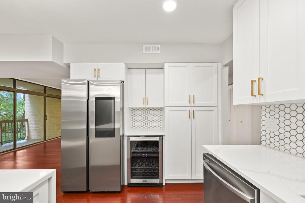 1656 PARKCREST CIRCLE 200
