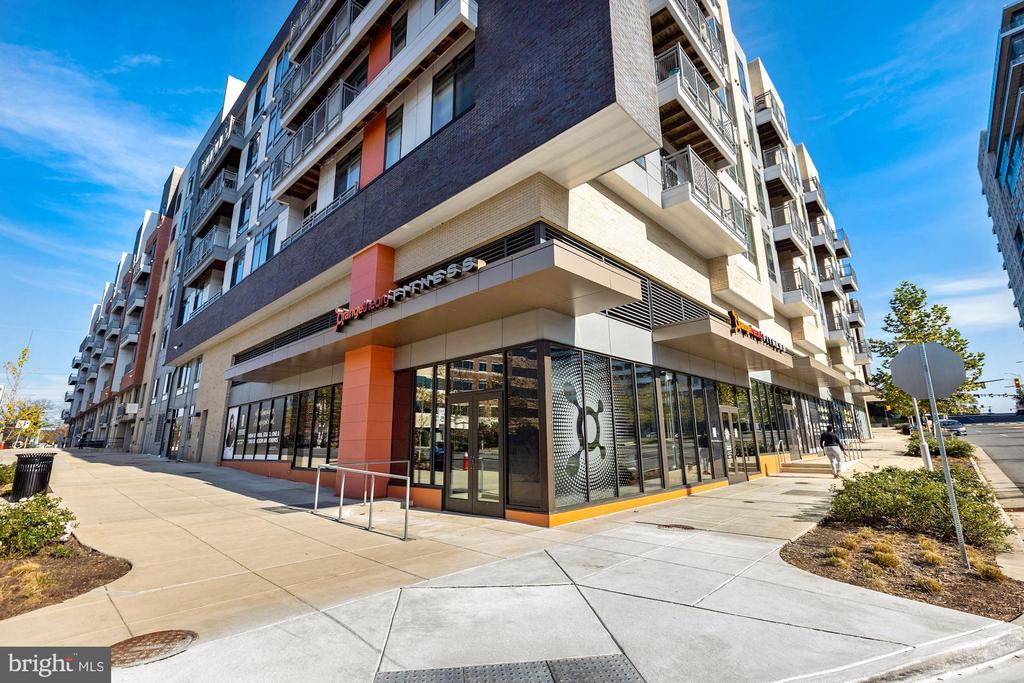 1656 PARKCREST CIRCLE 200