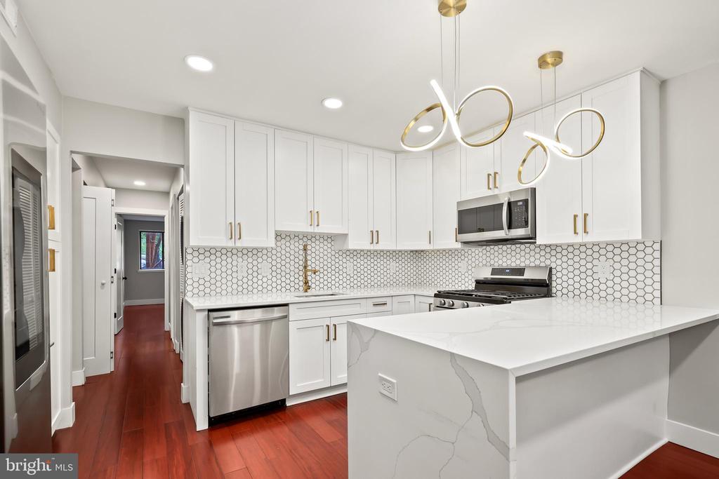 1656 PARKCREST CIRCLE 200