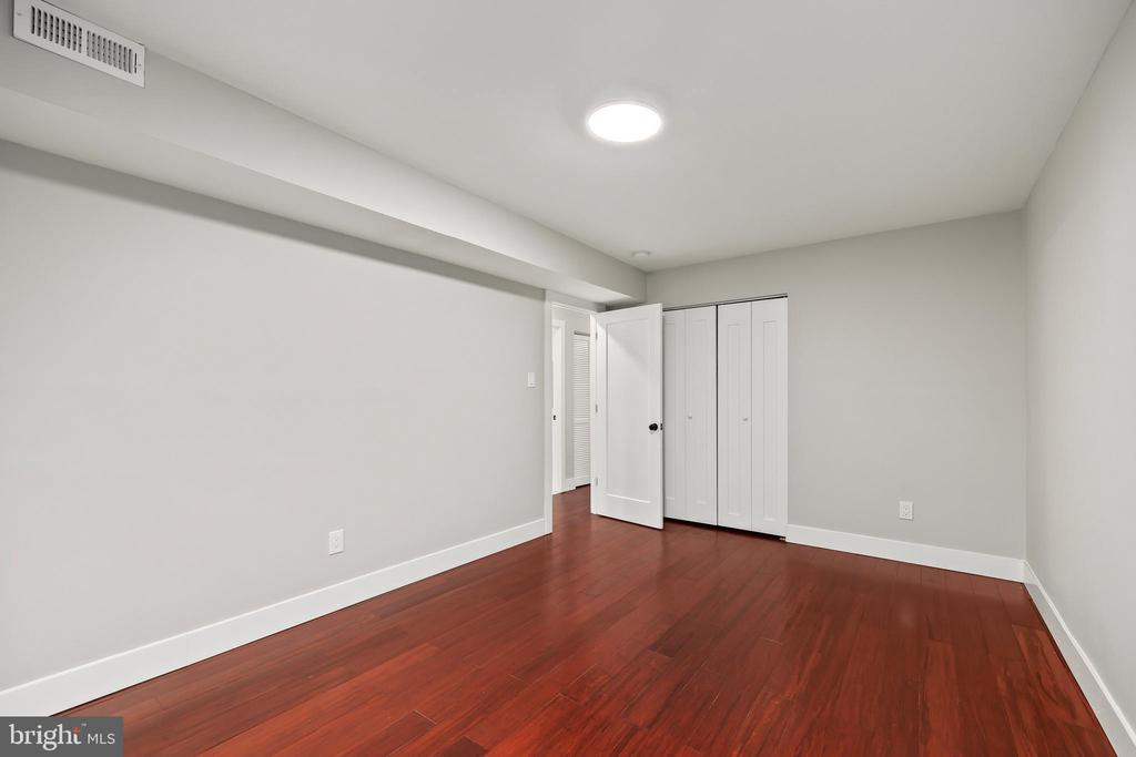 1656 PARKCREST CIRCLE 200
