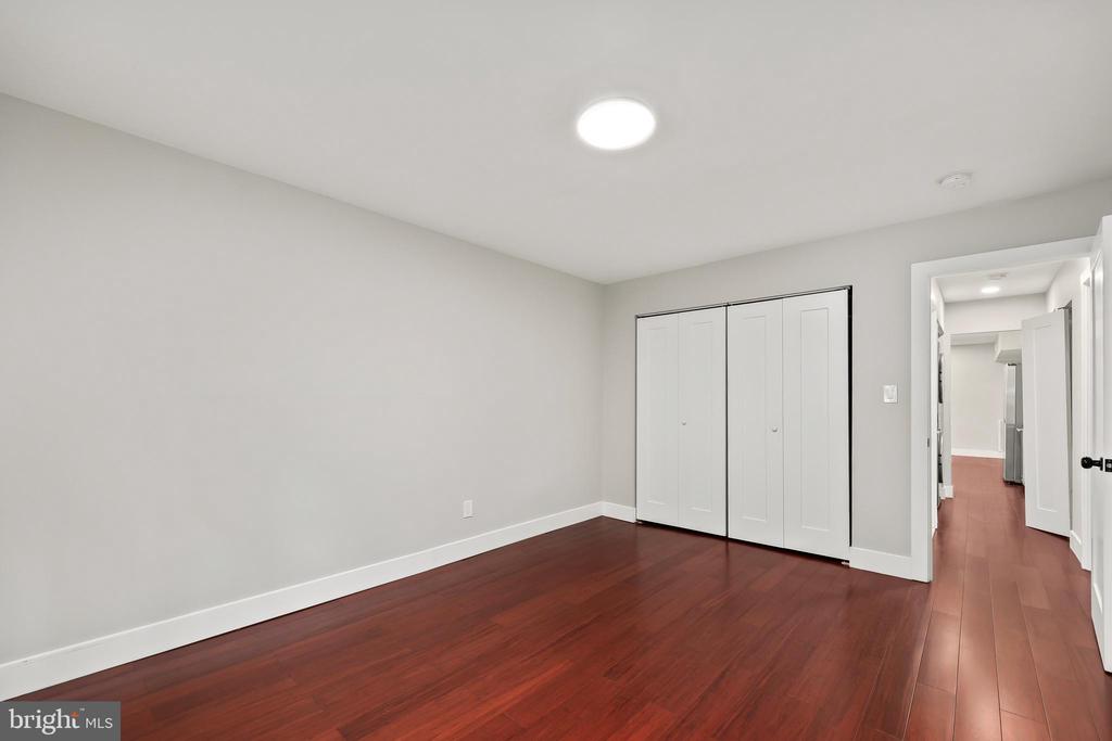 1656 PARKCREST CIRCLE 200
