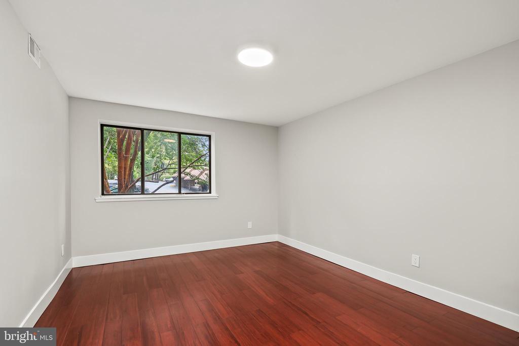 1656 PARKCREST CIRCLE 200
