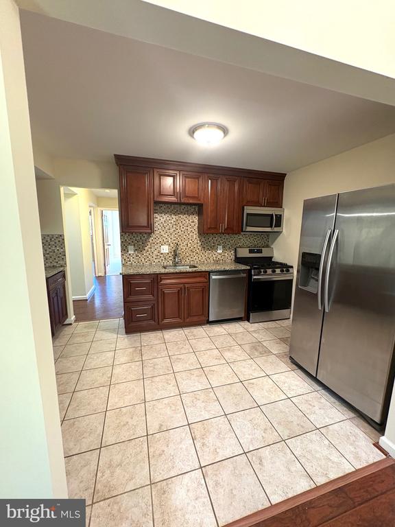 1659 PARKCREST CIRCLE 100