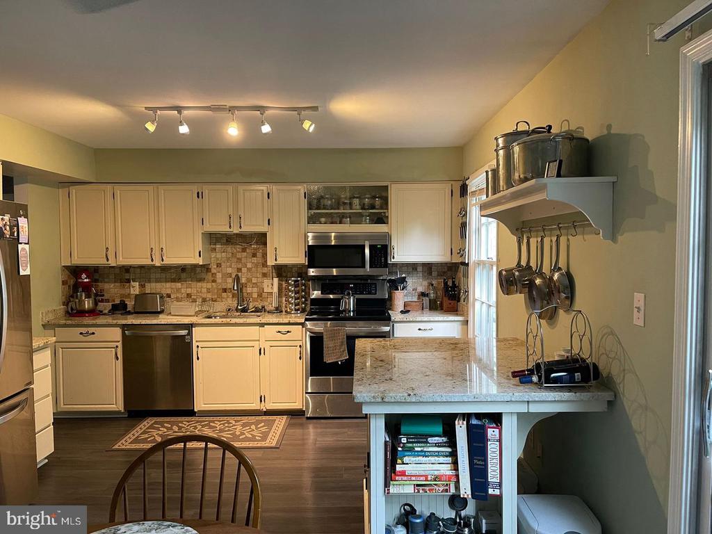 2182 GREENKEEPERS COURT
