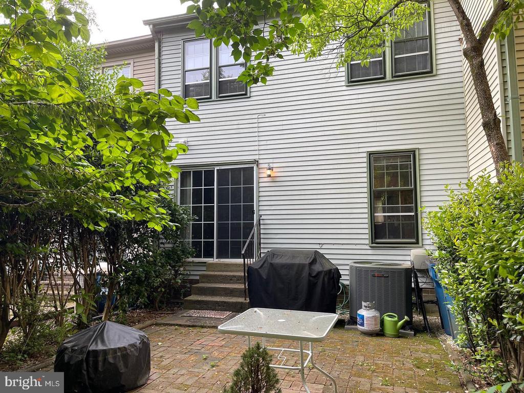 2182 GREENKEEPERS COURT