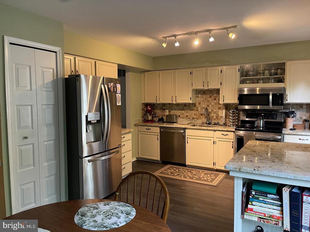 2182 GREENKEEPERS COURT