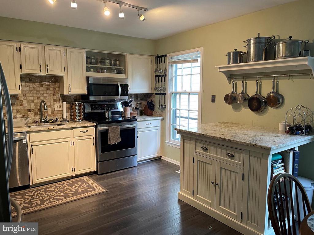 2182 GREENKEEPERS COURT