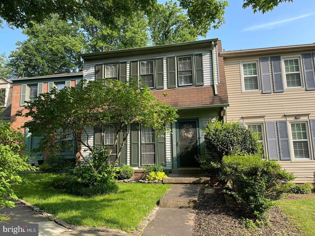 2182 GREENKEEPERS COURT