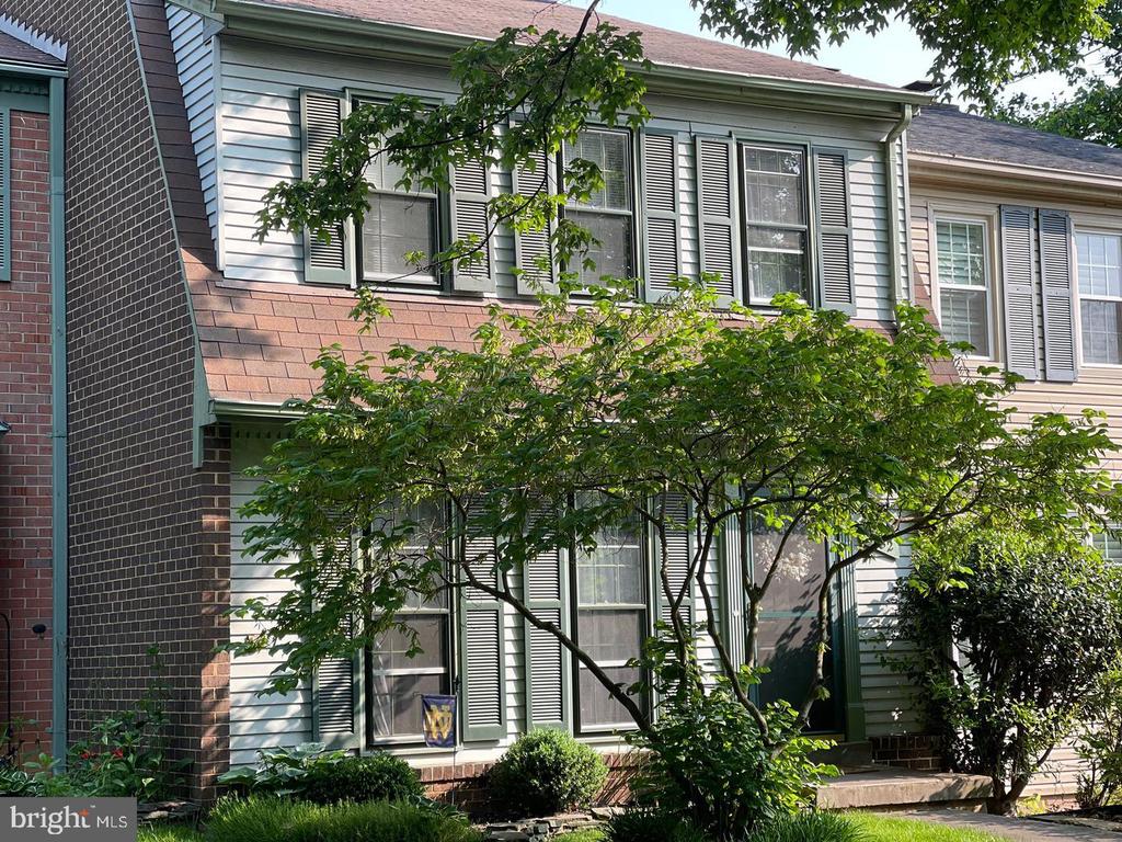2182 GREENKEEPERS COURT