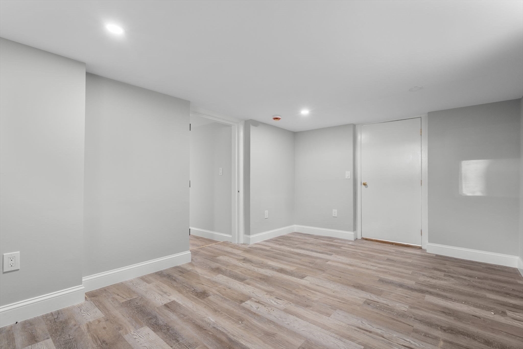 28 Bridge St