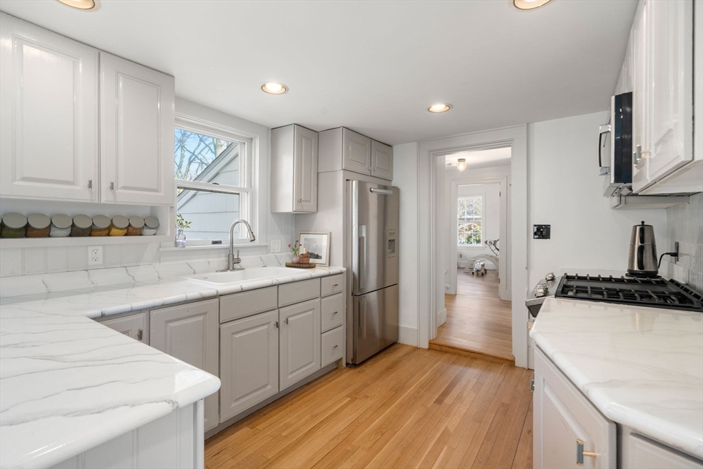 3 Bobolink Rd
