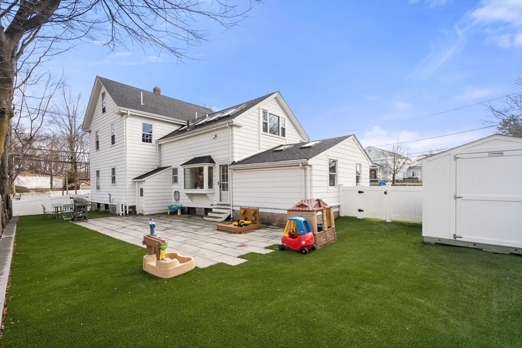 3 Bobolink Rd