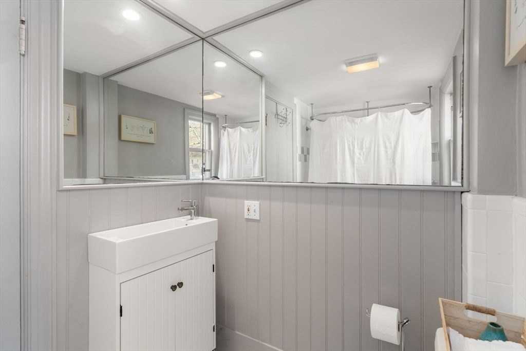 3 Bobolink Rd