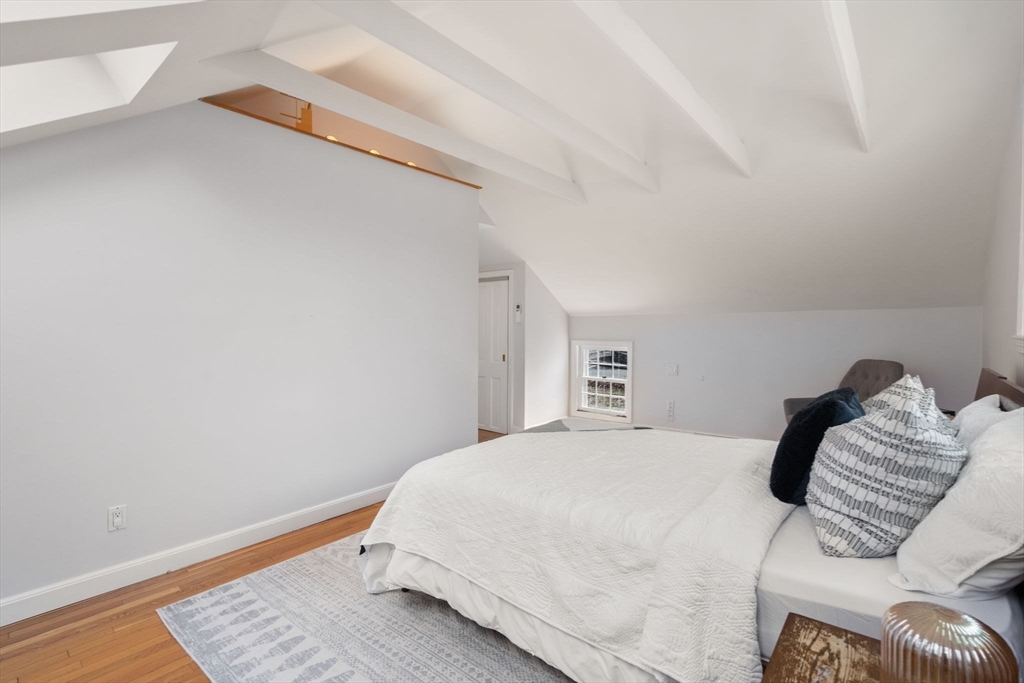 3 Bobolink Rd