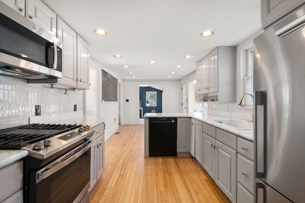 3 Bobolink Rd