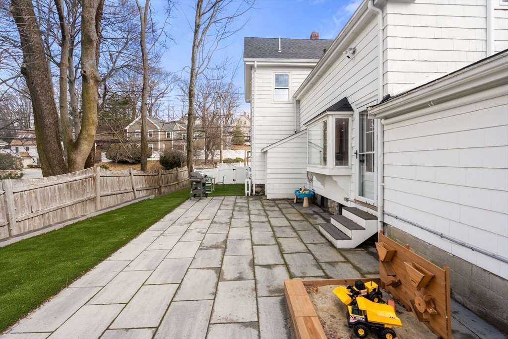 3 Bobolink Rd