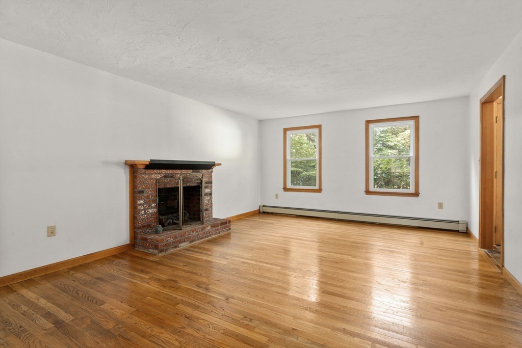 28 Knollwood Ln