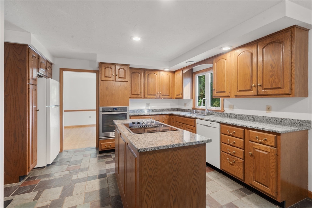 28 Knollwood Ln