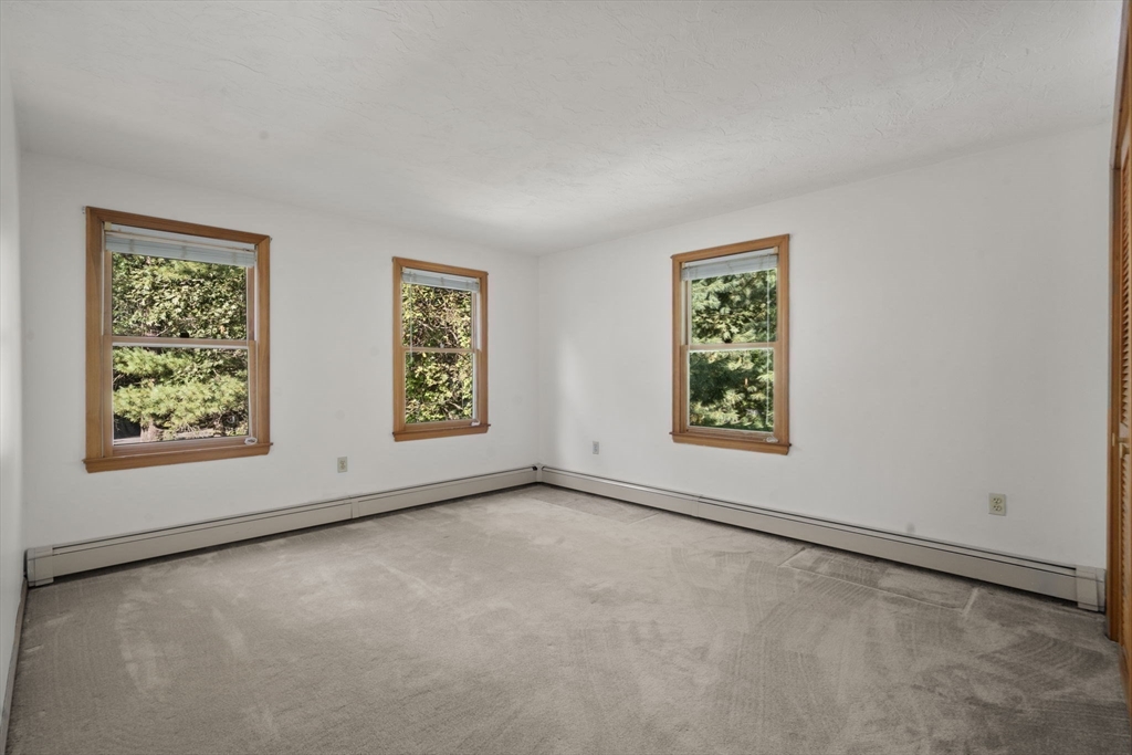 28 Knollwood Ln