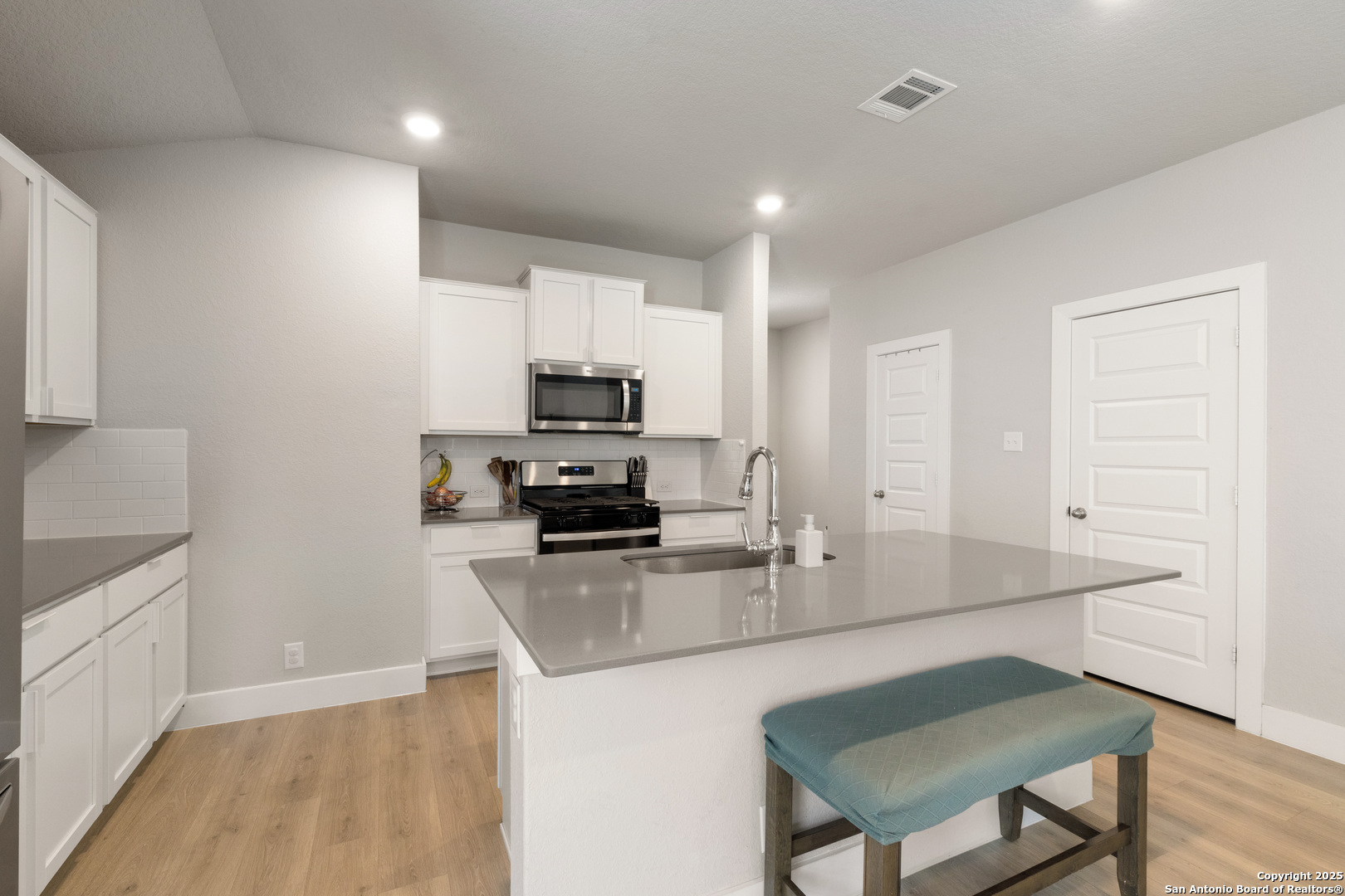 21220 Cobbles Loop