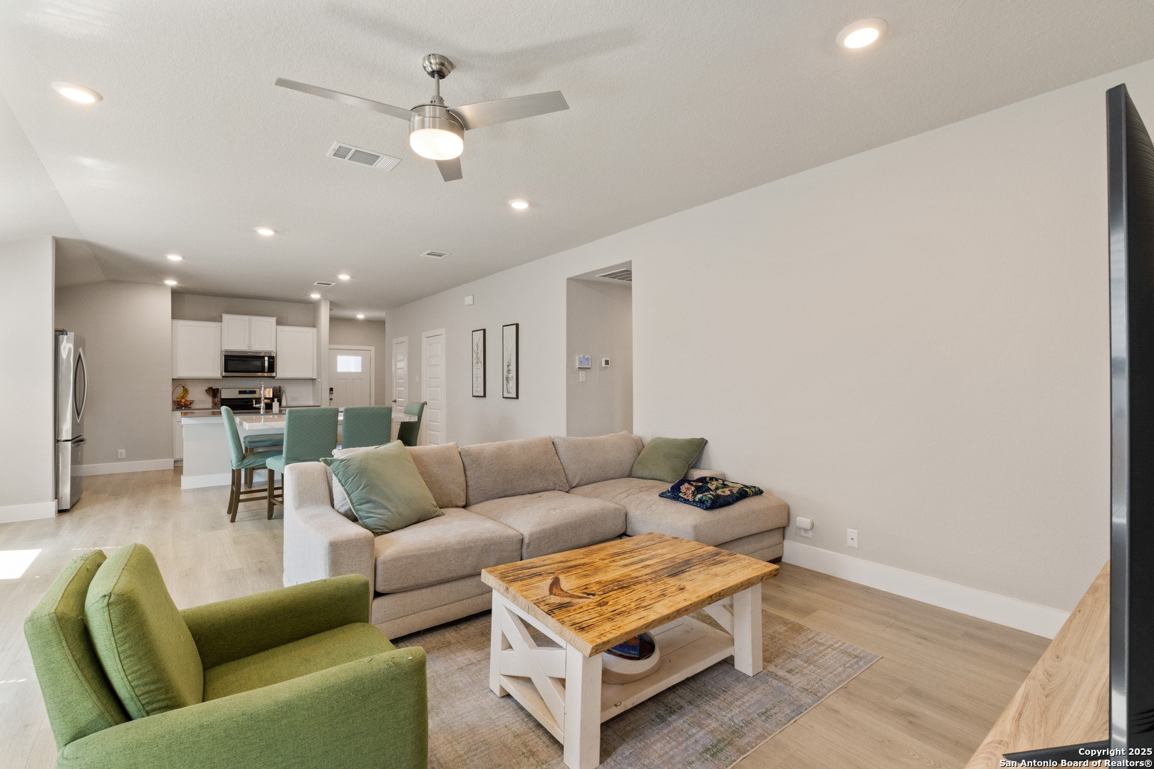 21220 Cobbles Loop