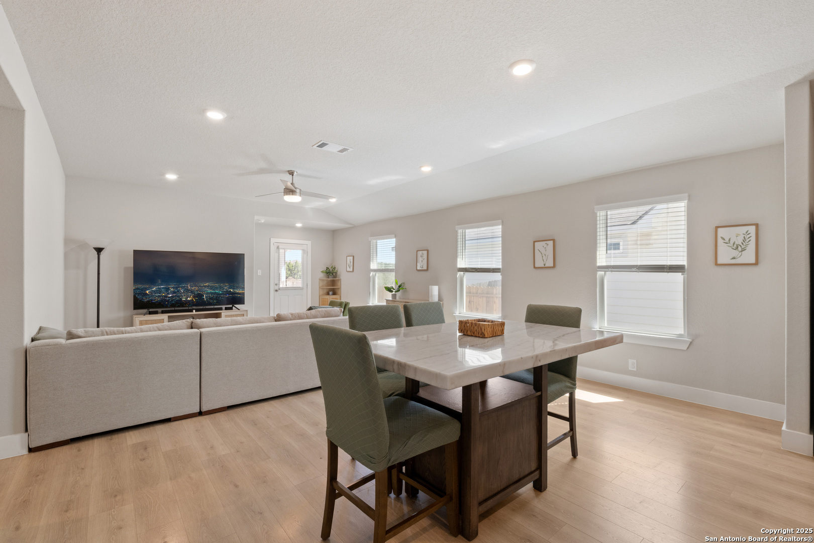 21220 Cobbles Loop