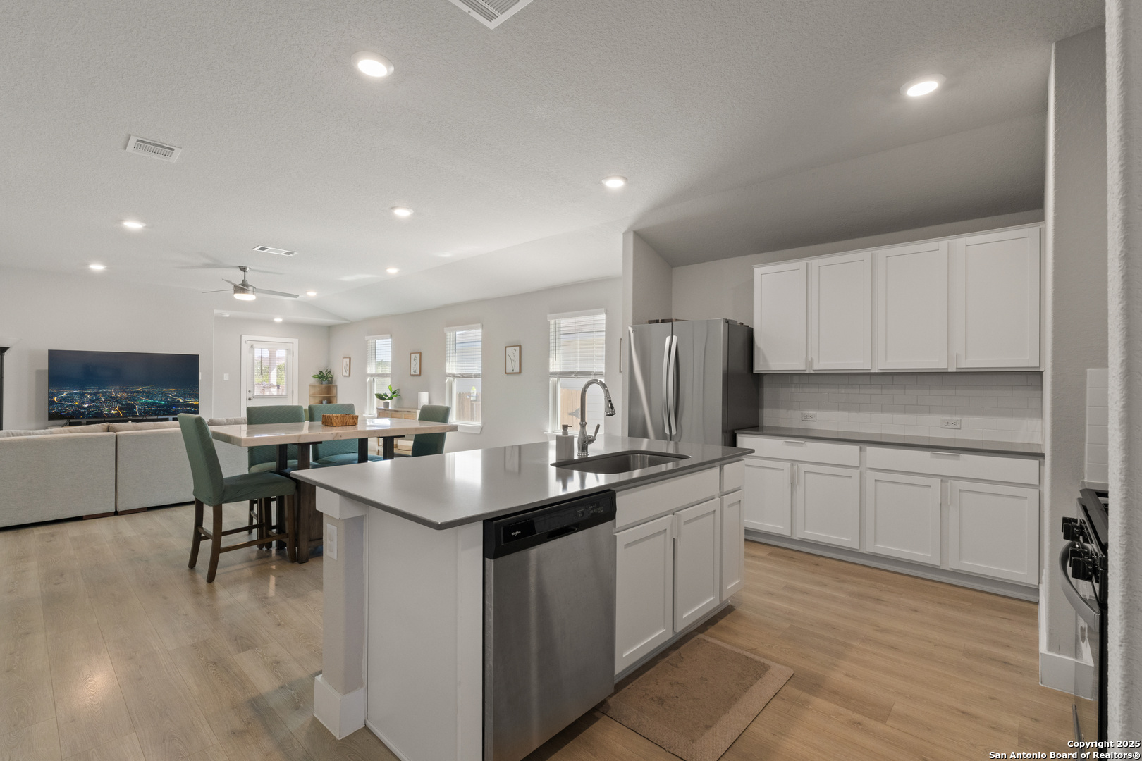 21220 Cobbles Loop