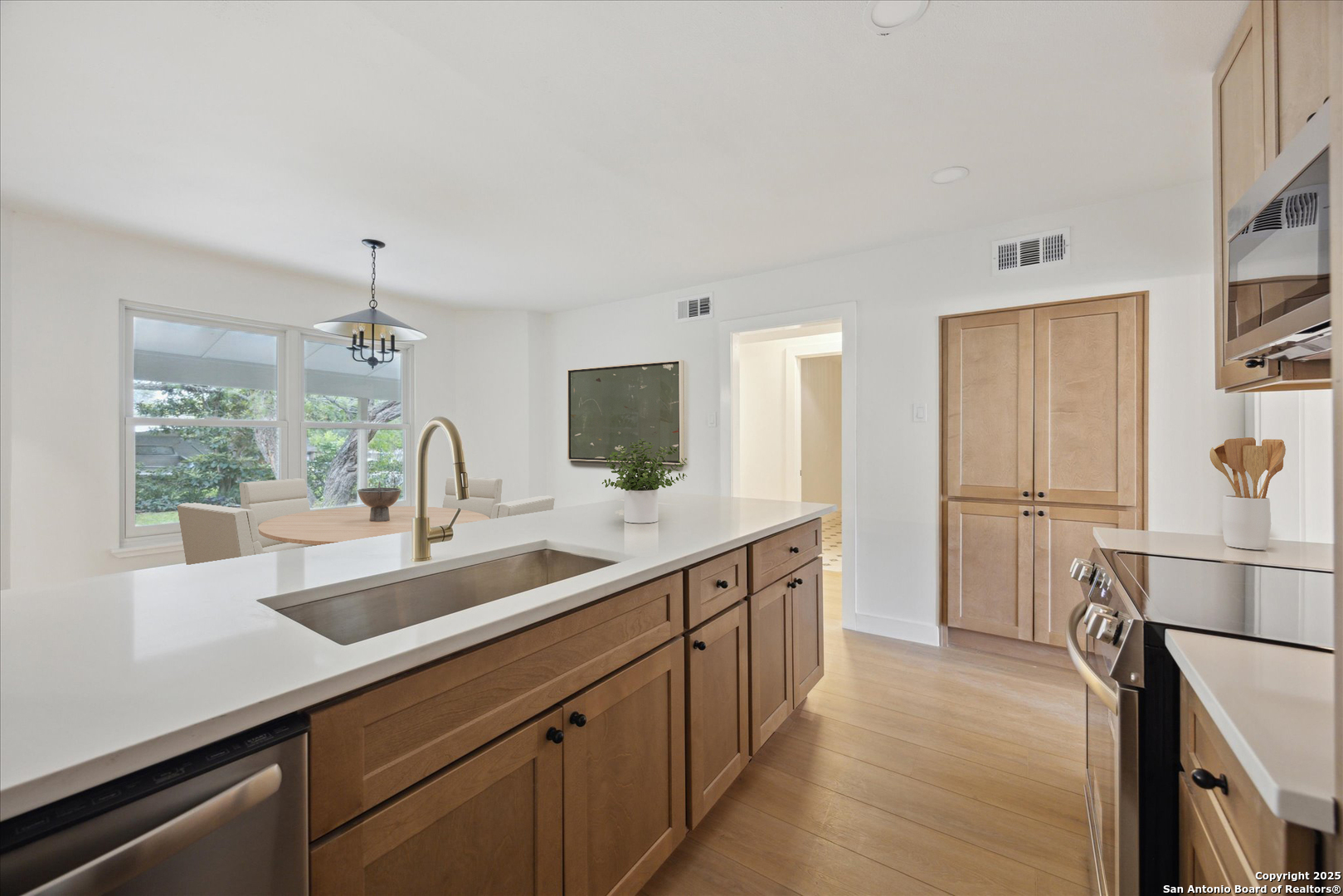 206 Trafalgar