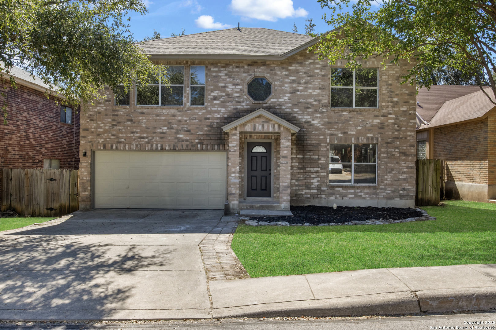 2422 Gem Oak