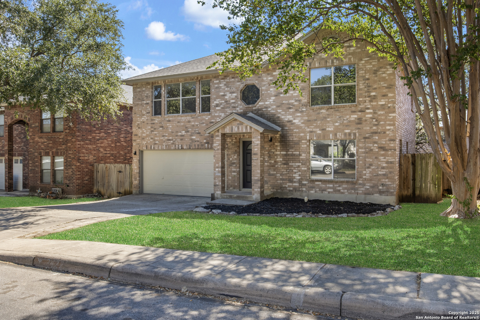 2422 Gem Oak