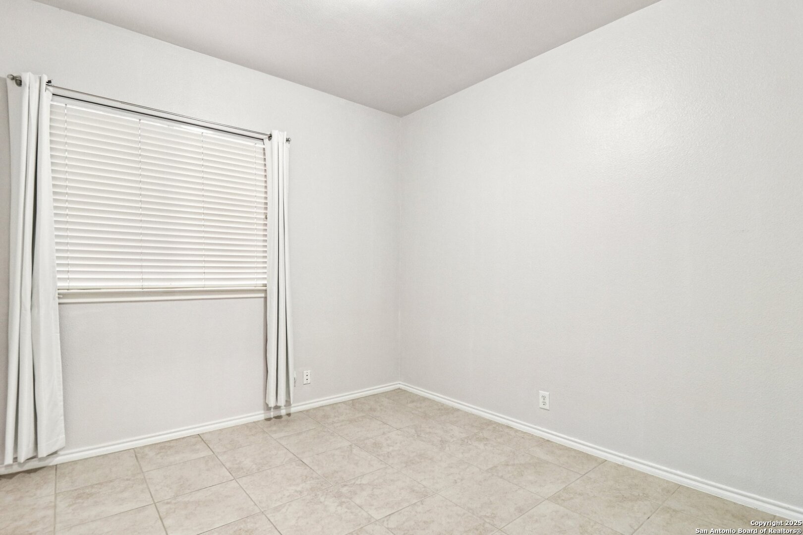 21402 Encino Lookout