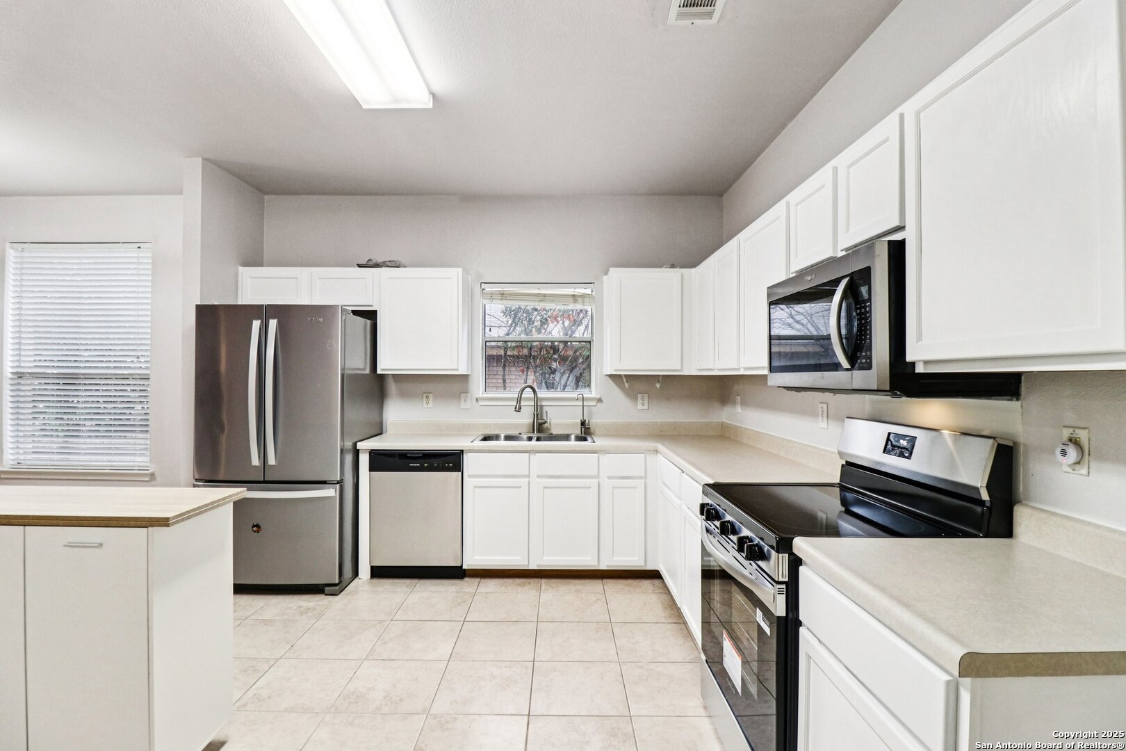 21402 Encino Lookout