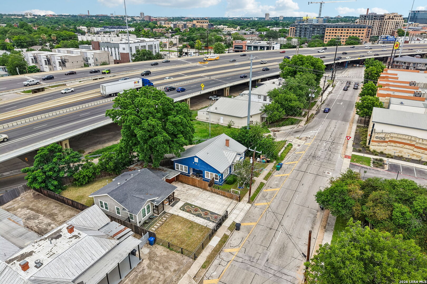 821 E QUINCY ST