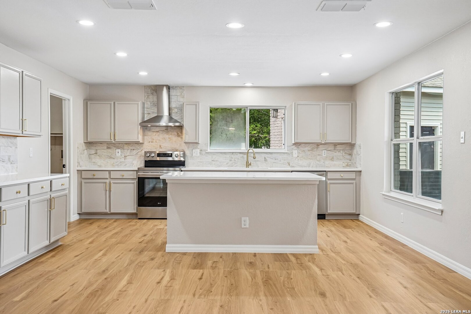 5526 Burton Farm