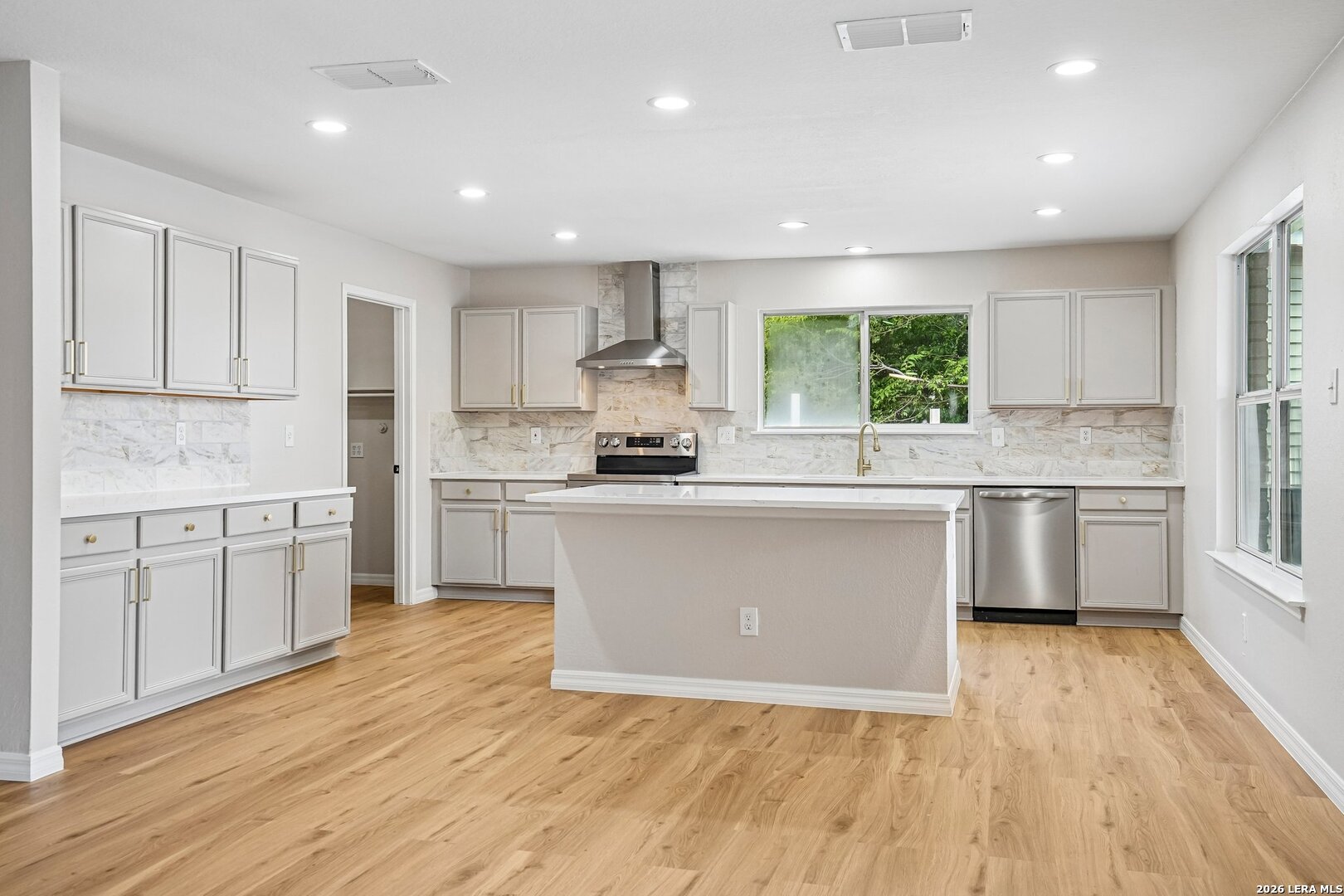 5526 Burton Farm